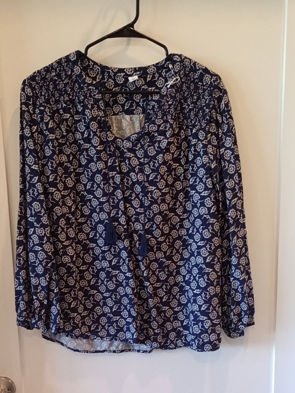 Old Navy Navy Blue Floral Tassel Peasant Top Size L Euc